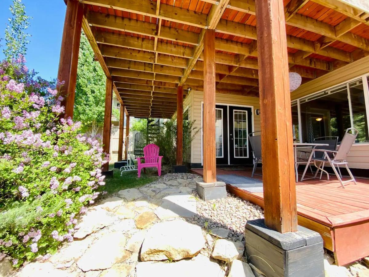 Private, Spacious, & Bright Home Calgary Extérieur photo