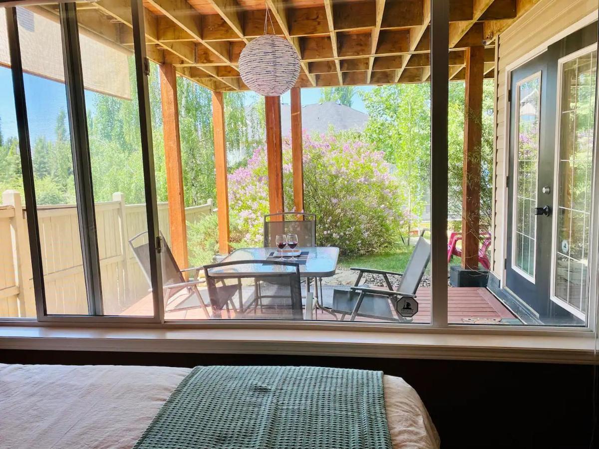 Private, Spacious, & Bright Home Calgary Extérieur photo