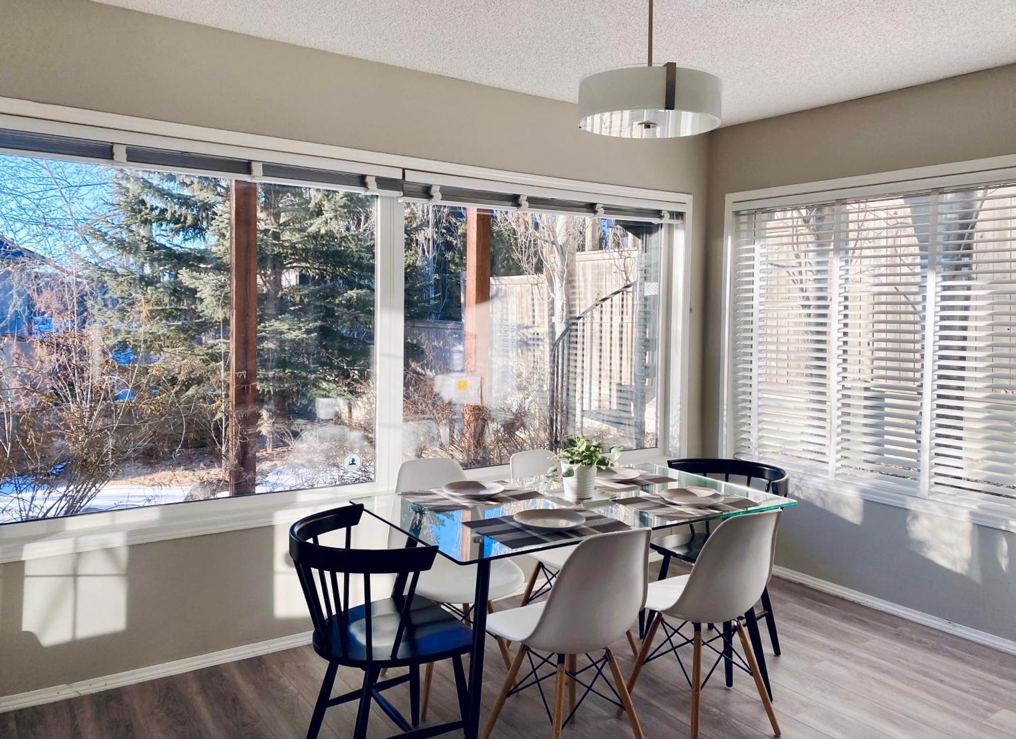 Private, Spacious, & Bright Home Calgary Extérieur photo