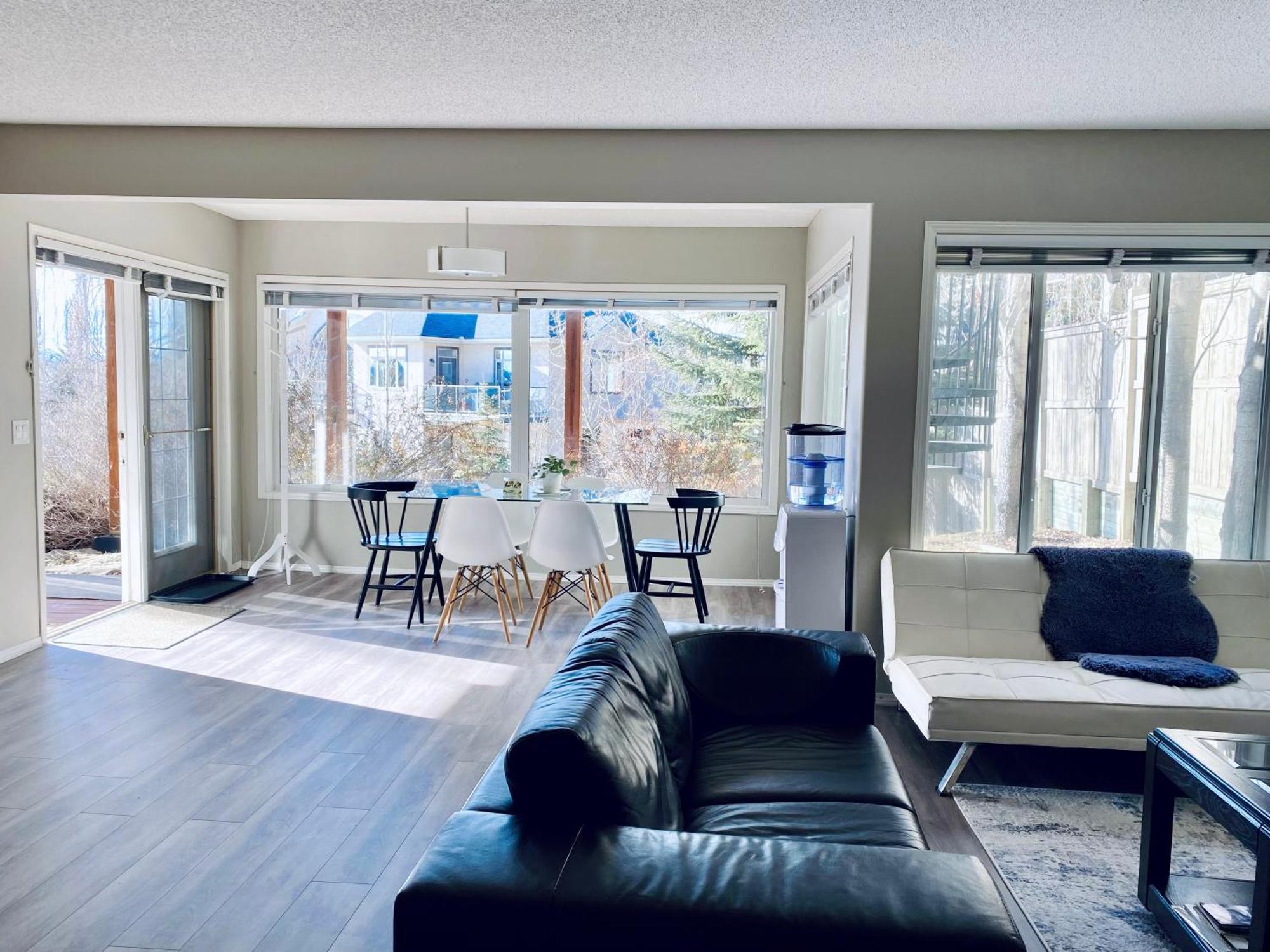 Private, Spacious, & Bright Home Calgary Extérieur photo